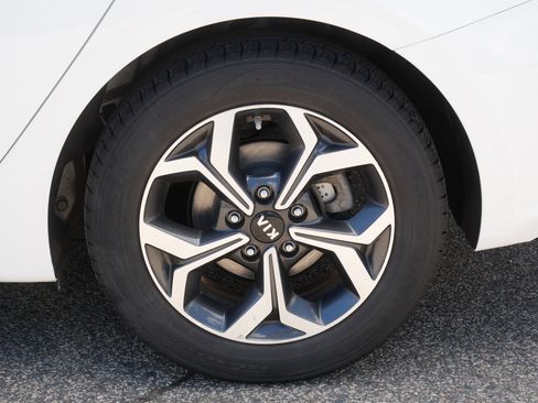 Used 2020 Kia Forte LXS FWD image 9