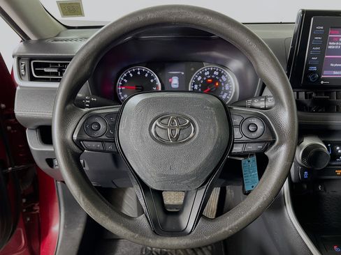 Used 2021 Toyota RAV4 LE image 12