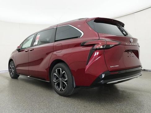 New 2026 Toyota Sienna Platinum image 21