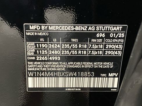 Used 2025 Mercedes-Benz GLB 250 4MATIC image 21