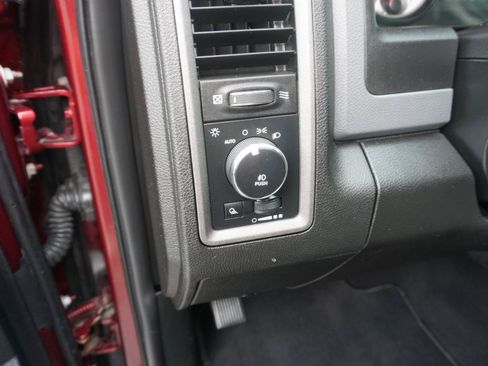Used 2019 RAM 1500 Express w/ Express Value Package AWD/4WD image 10