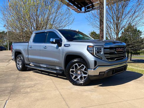 Used 2023 GMC Sierra 1500 SLT image 1