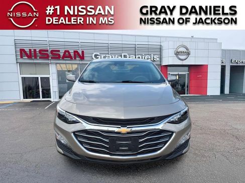 Used 2025 Chevrolet Malibu LT FWD image 2
