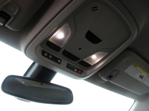 Used 2015 Chevrolet Impala LT w/ Convenience Package image 24