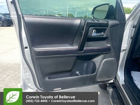 Used 2017 Toyota 4Runner TRD Off-Road AWD/4WD image 18