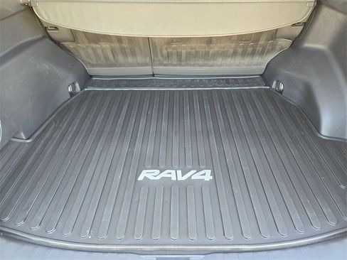 Used 2023 Toyota RAV4 Limited image 33