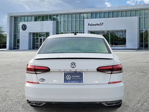 Certified 2022 Volkswagen Passat 2.0T R-Line image 5