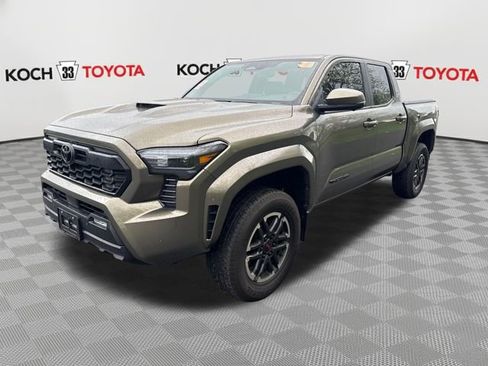 Certified 2024 Toyota Tacoma TRD Off-Road AWD/4WD image 3