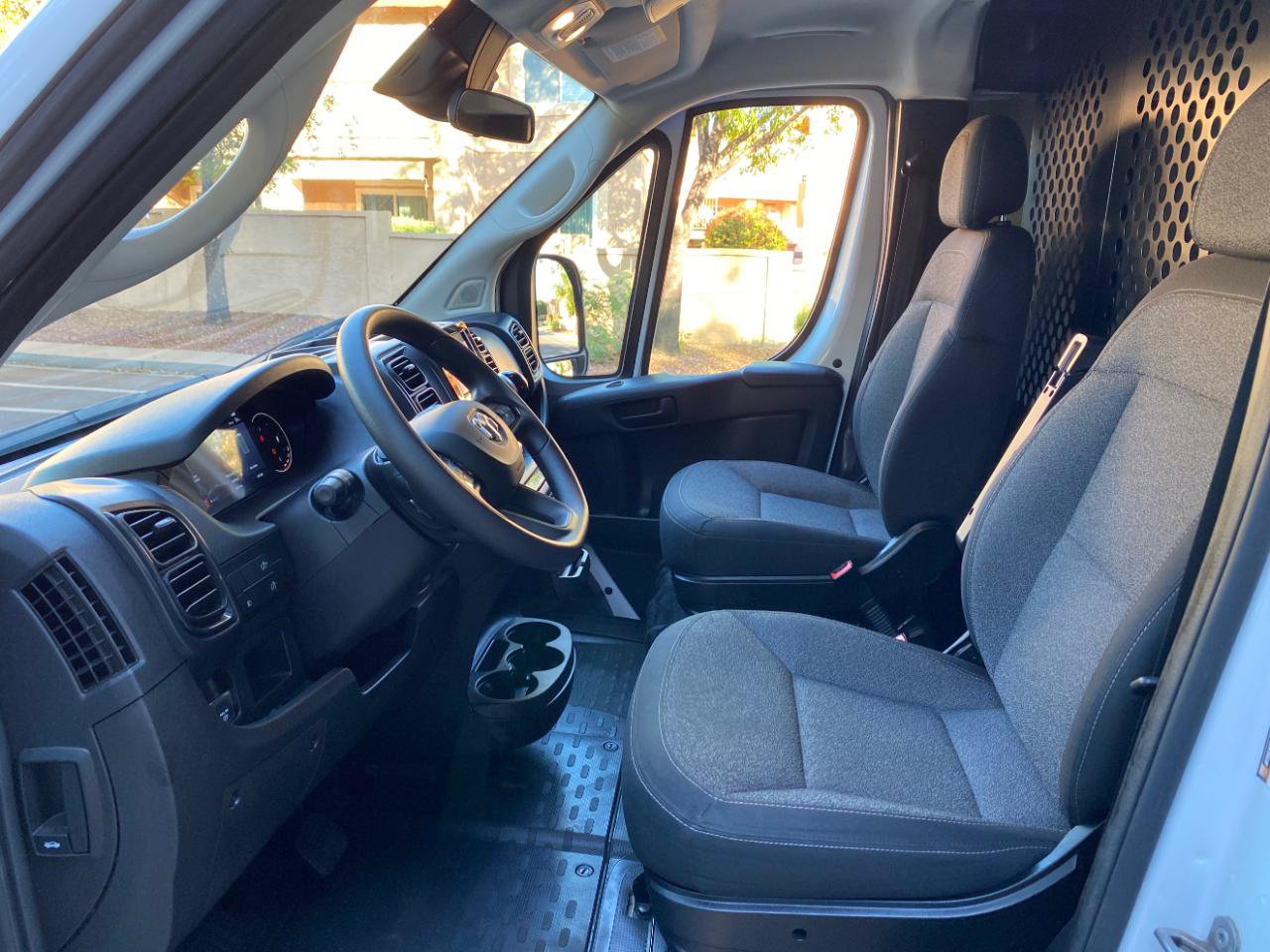 Used 2025 RAM ProMaster 2500 w/ U-Haul Equipment Group FWD image 30