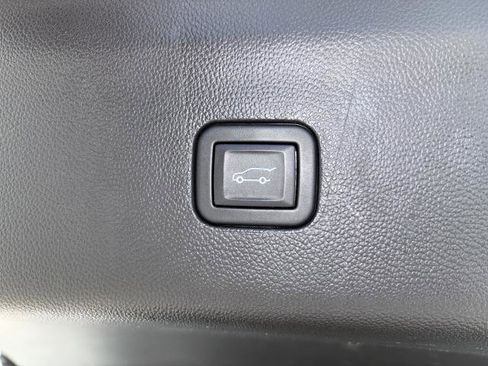 Used 2024 Buick Enclave Premium image 24