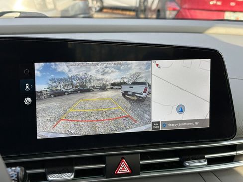 Used 2025 Hyundai Elantra SEL image 17