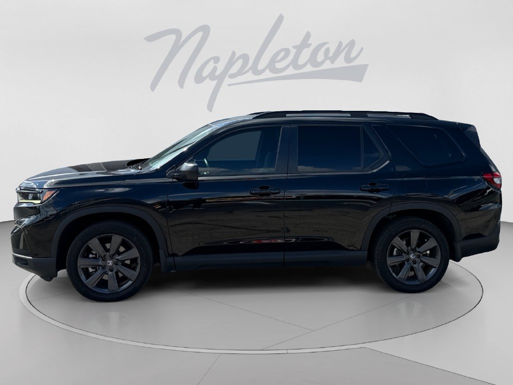 Used 2025 Honda Pilot Sport image 2