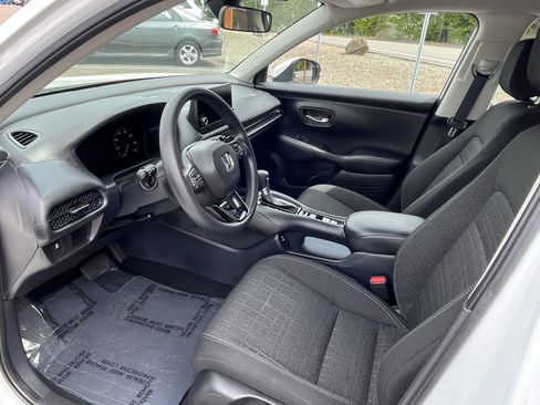 Used 2024 Honda HR-V LX image 9