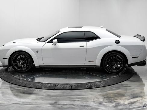 Used 2018 Dodge Challenger SRT Hellcat RWD image 8