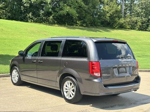 Used 2019 Dodge Grand Caravan SXT FWD image 3
