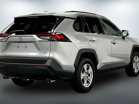 Used 2022 Toyota RAV4 XLE image 7