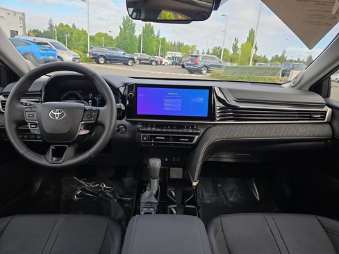 Used 2025 Toyota Camry XLE w/ Premium Plus Package AWD/4WD image 6