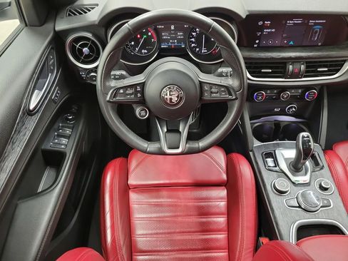 Used 2023 Alfa Romeo Stelvio Sprint image 17