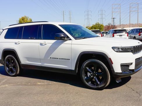Used 2022 Jeep Grand Cherokee L Limited w/ Black Appearance Package RWD image 7