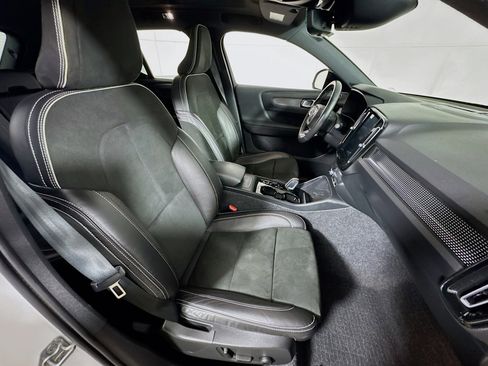 Used 2021 Volvo XC40 T5 R-Design w/ Protection Package Premier image 27