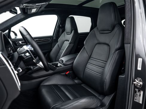 Certified 2022 Porsche Cayenne GTS AWD/4WD image 20