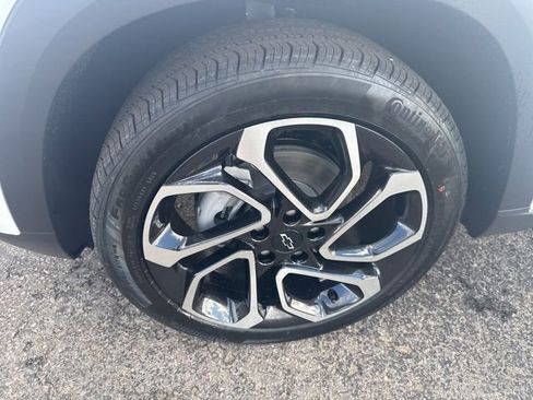 New 2026 Chevrolet Trax RS w/ Sunroof Package image 9