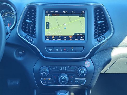 Used 2023 Jeep Cherokee Altitude Lux image 21