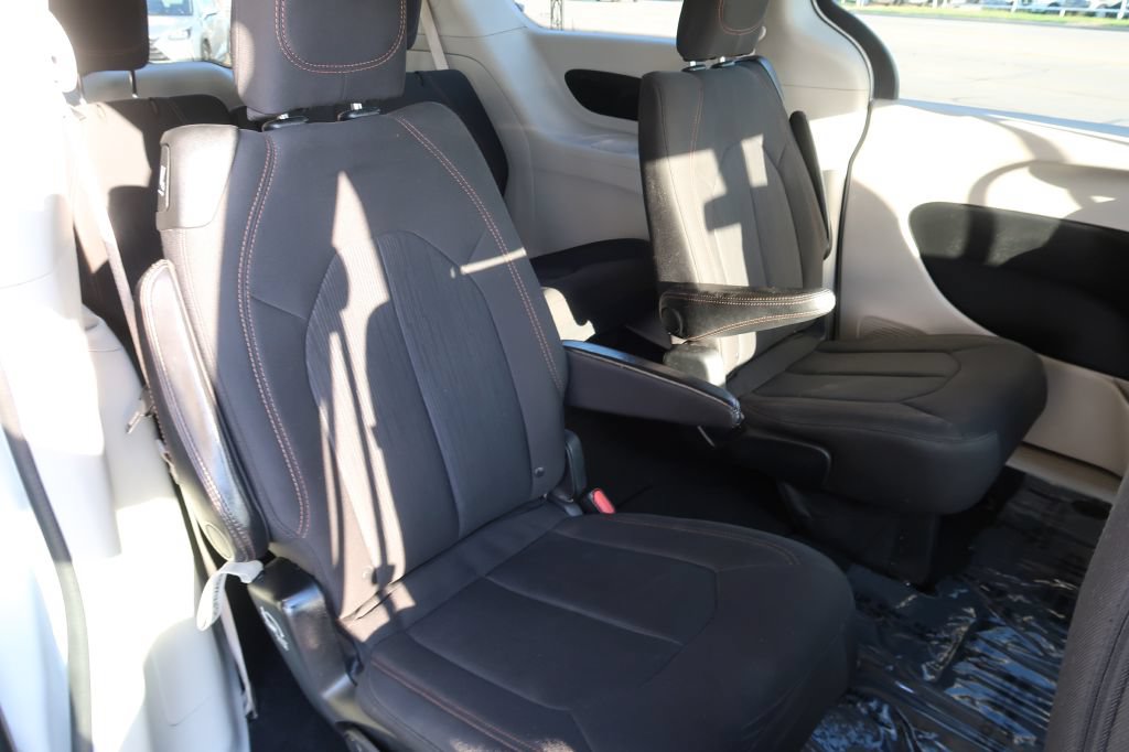 Used 2018 Chrysler Pacifica Touring w/ Security Group FWD image 8