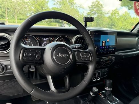 Used 2022 Jeep Wrangler Sport AWD/4WD image 14