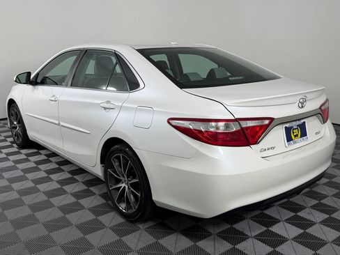 Used 2017 Toyota Camry XSE w/ Moonroof Package FWD image 7