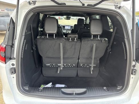 New 2026 Chrysler Pacifica Select image 6