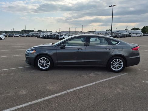 Used 2020 Ford Fusion SE FWD image 3
