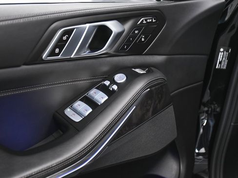 Used 2023 BMW X7 xDrive40i w/ M Sport Package image 10