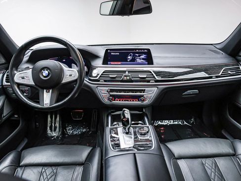 Certified 2022 BMW 750i xDrive w/ Luxury Rear Seating Package AWD/4WD image 13