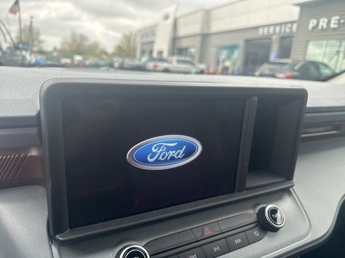 Used 2023 Ford Maverick Lariat w/ Lariat Luxury Package image 12