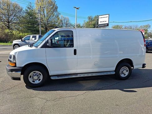 Used 2024 Chevrolet Express 2500 w/ Driver Convenience Package RWD image 4
