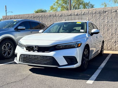Used 2024 Honda Civic EX-L image 2