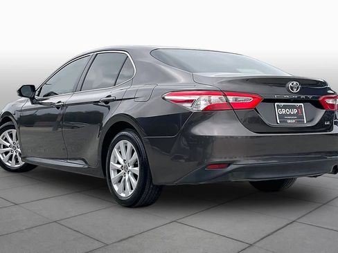 Used 2018 Toyota Camry LE FWD image 12