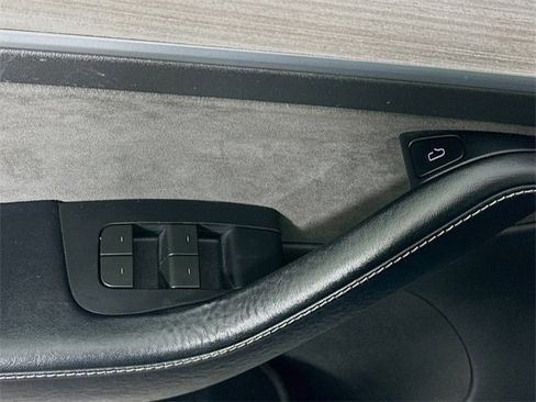 Used 2022 Tesla Model 3 image 17