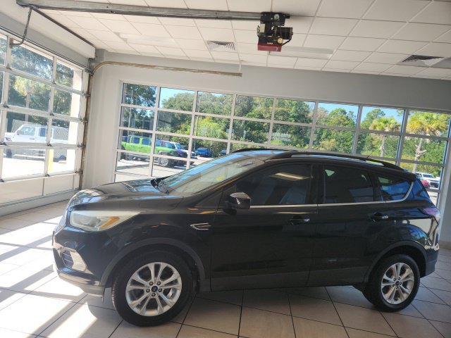 Used 2017 Ford Escape SE w/ SE Leather Comfort Package FWD image 5