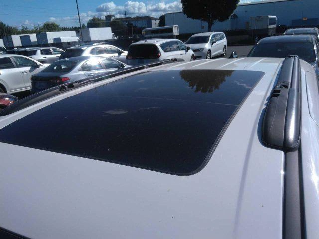 Used 2025 Chrysler Pacifica Limited FWD image 7