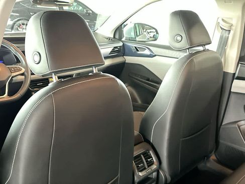Certified 2023 Volkswagen Taos SE FWD image 23