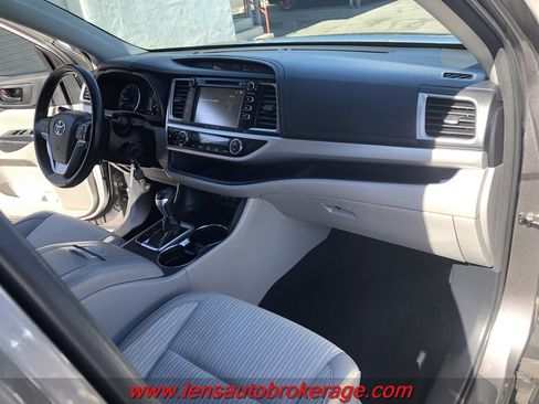 Used 2017 Toyota Highlander Plus image 23