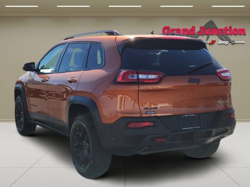Used 2015 Jeep Cherokee Trailhawk w/ Comfort/Convenience Group AWD/4WD image 5