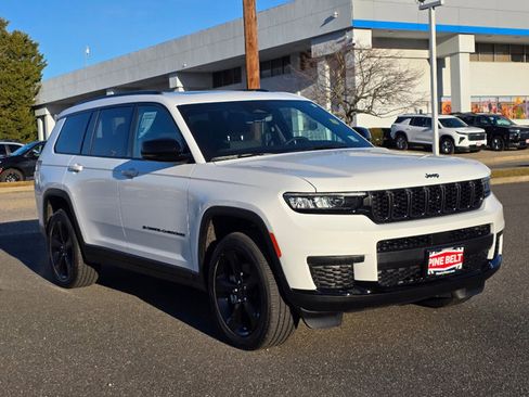 Certified 2025 Jeep Grand Cherokee L Altitude image 9