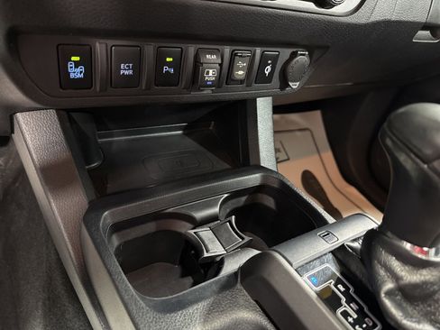 Used 2019 Toyota Tacoma TRD Sport AWD/4WD image 27