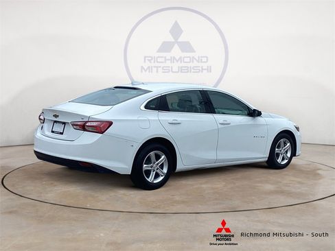 Used 2022 Chevrolet Malibu LT image 3