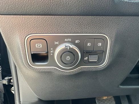 Used 2024 Mercedes-Benz GLB 250 image 21