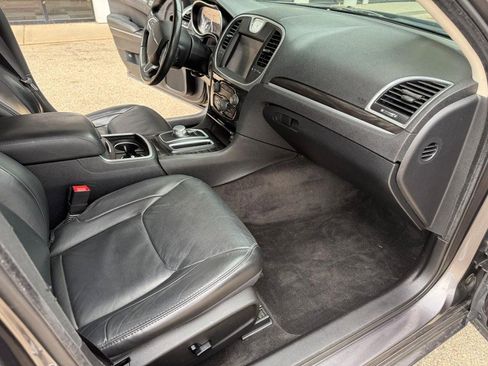 Used 2016 Chrysler 300 Limited RWD image 17