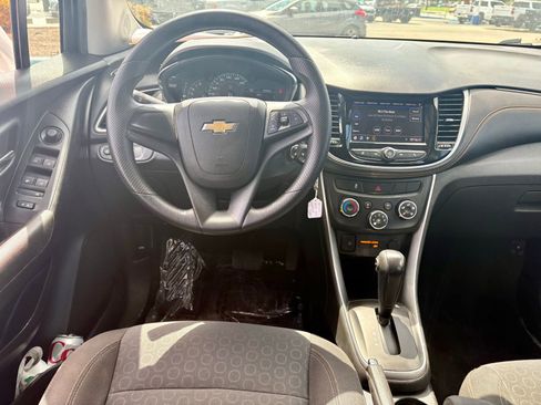 Used 2020 Chevrolet Trax LS AWD/4WD image 12